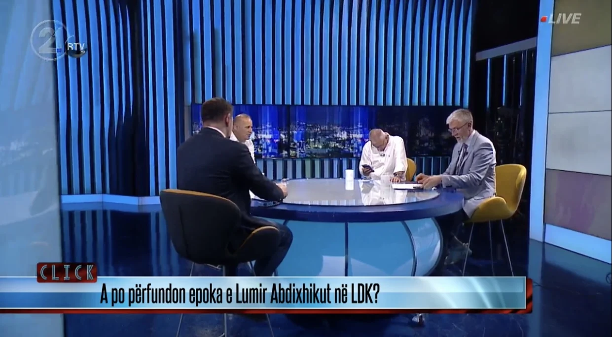  Unë po flas çka ka ndodhur  ti po sheh ëndrra   përplasen Canaj e Demaj në  Click 