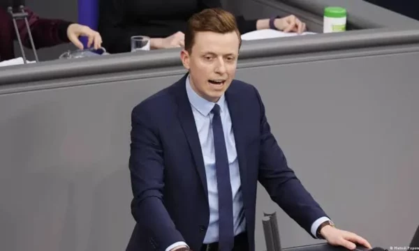 deputeti-i-budenstagut-serbia-duhet-ta-shkarkoje-menjehere-ministren-paunoviq