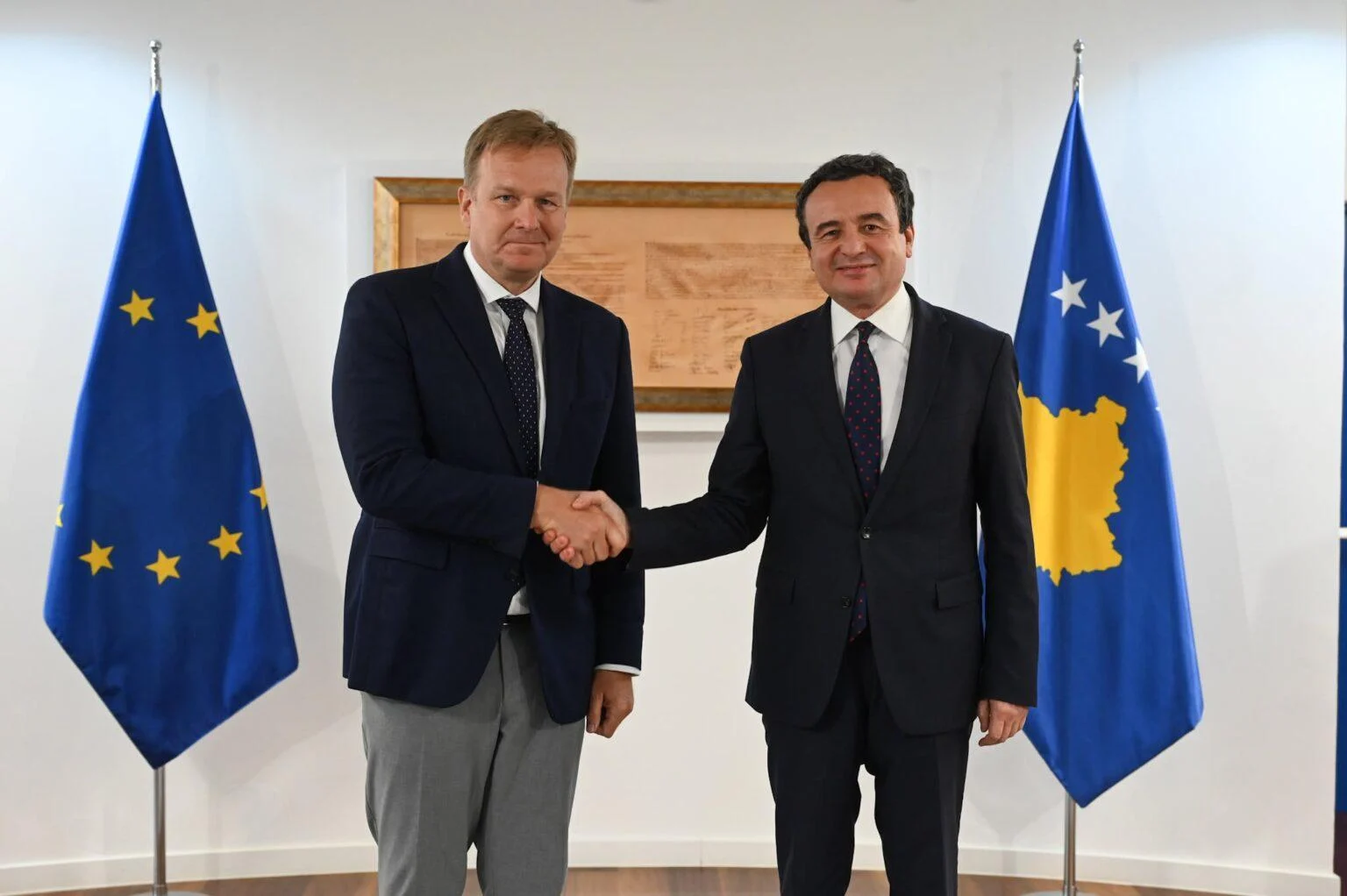 Sorensen diskuton me Kurtin kthimin e gjyqtarëve dhe prokurorëve serbë