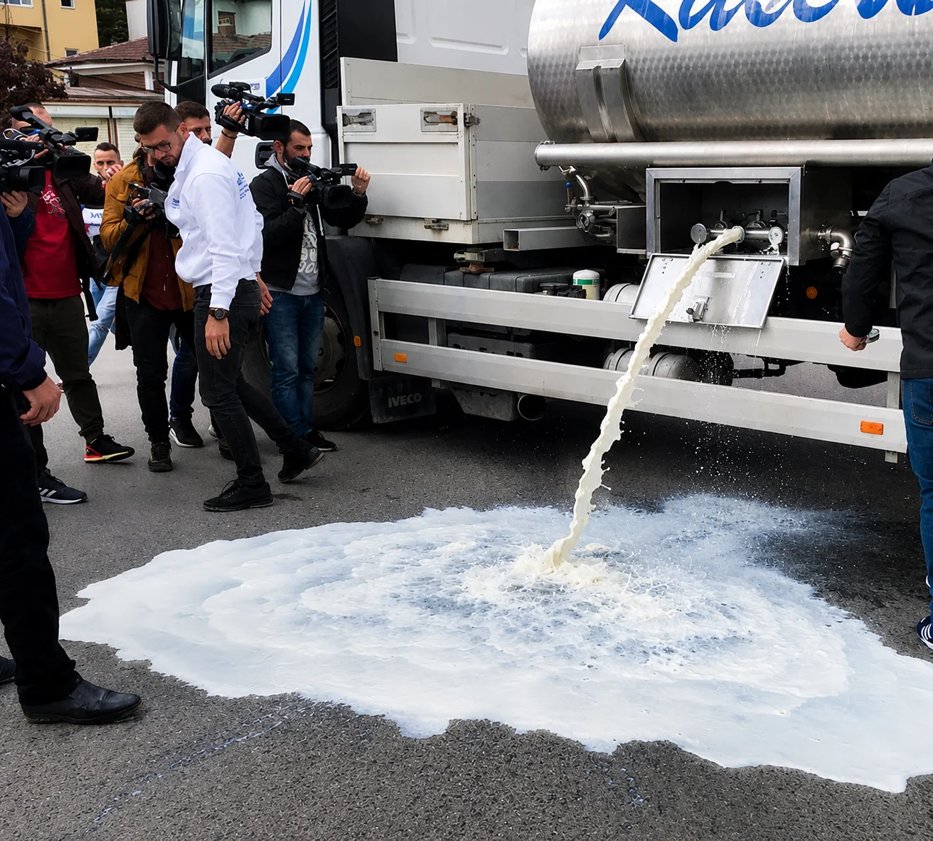 Fermerët e Qumështit protestojnë nesër para Ministrisë së Bujqësisë me cisterna