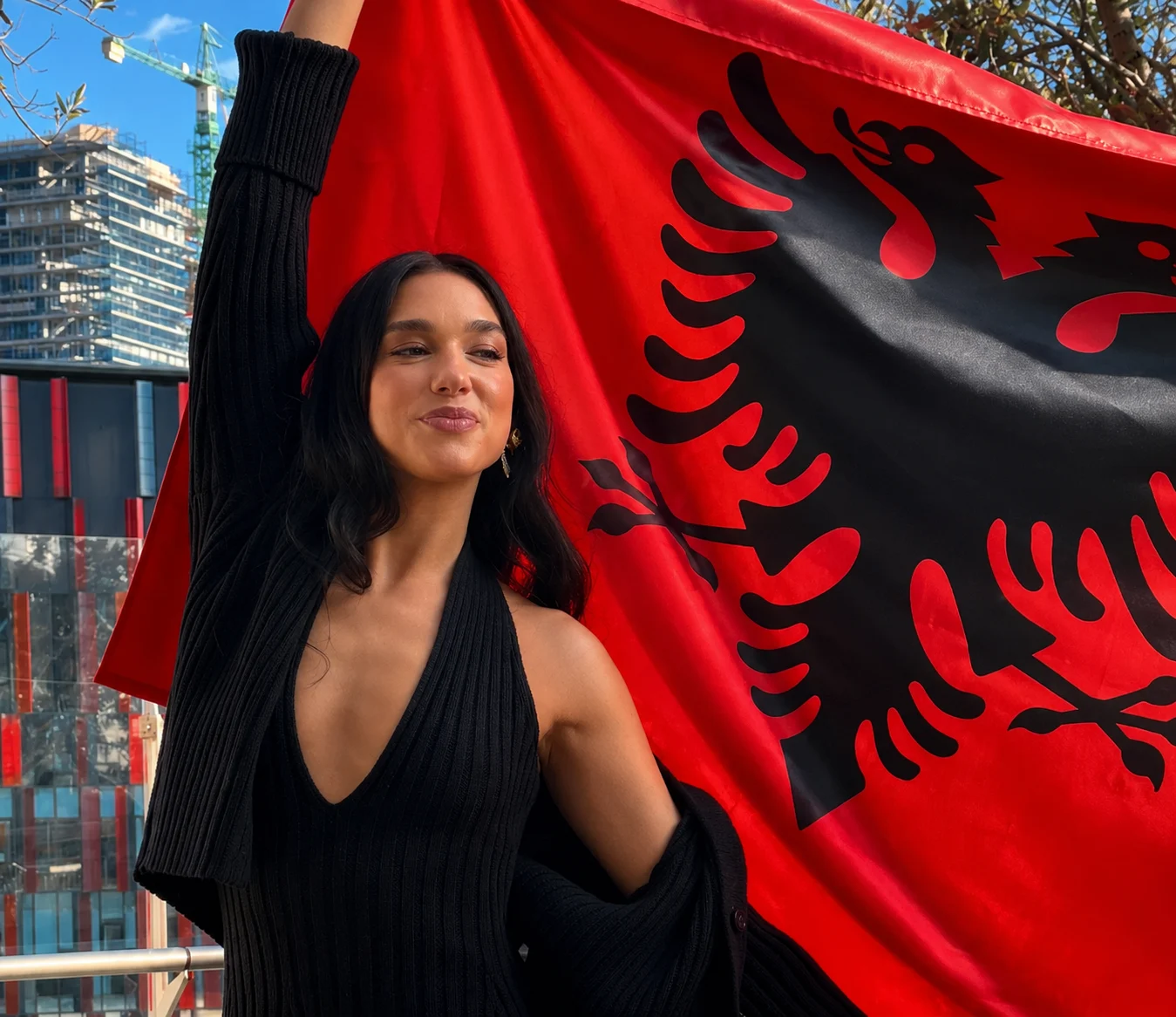 Dua Lipa komenton protestat në Shqipëri  Shqetësuese që qeveria ndryshon ligjin për mjedisin