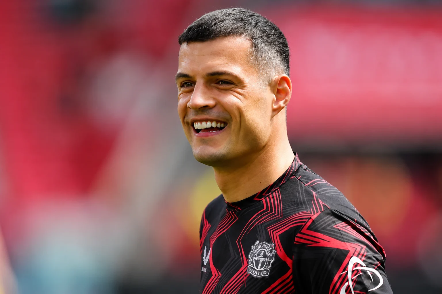 xhaka-zvicra-i-ka-dhene-shume-familjes-sime-eshte-privilegj-ta-vesh-kete-fanelle