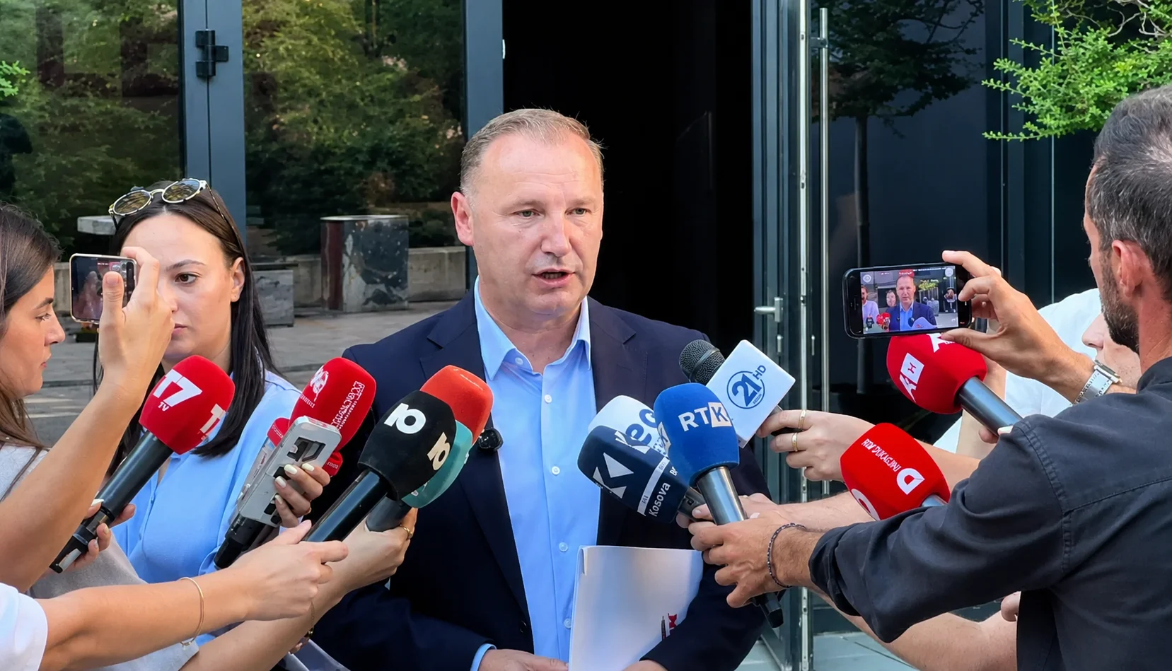 armend-zemaj-kam-nenshkruar-kerkesen-per-doreheqjen-e-abdixhikut-jane-150-sosh