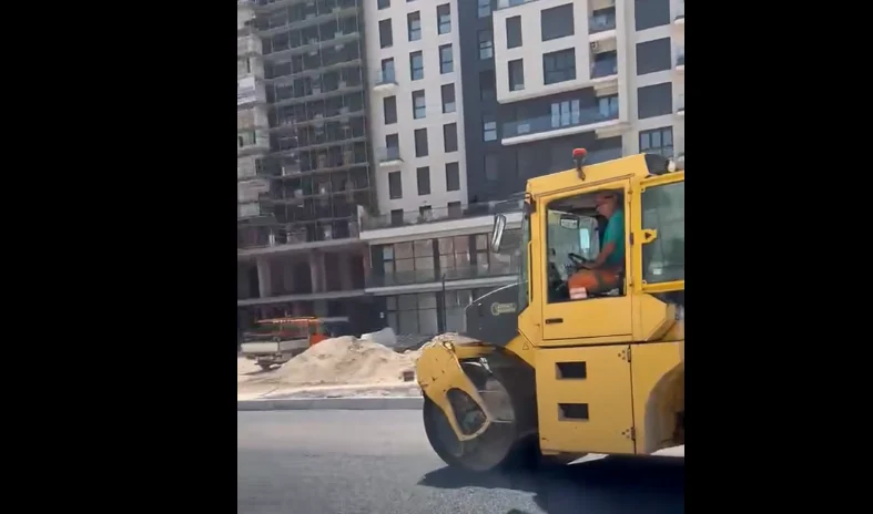 Rama  Nisi asfaltimi te rrethi që lidh rrugën A me rrugën B