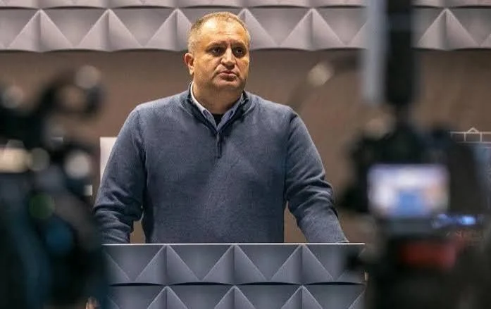 Shpend Ahmeti dënohet me 2 vite burgim dhe 5 mijë euro gjobë