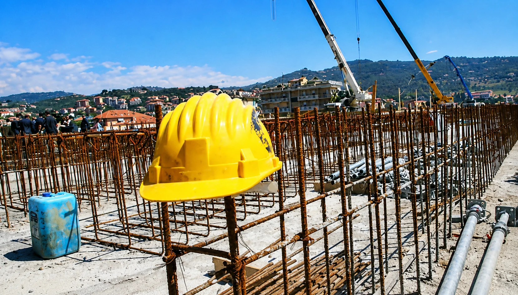 Një person humb jetën pas rrëzimit nga kulmi i shtëpisë në Prizren