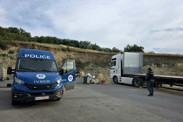 aksioni-i-prokuororise-dhe-policise-9-te-arrestuar-konfiskim-i-parave-dhe-autoboteve-per-transport-te-derivateve