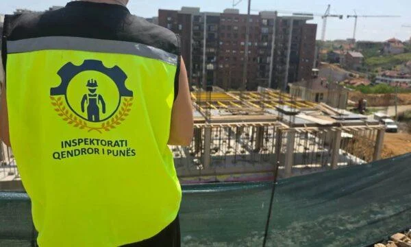 Pas paralajmërimeve për motin  Inspektorati i Punës kërkon kontrolle të kranëve në ndërtimtari