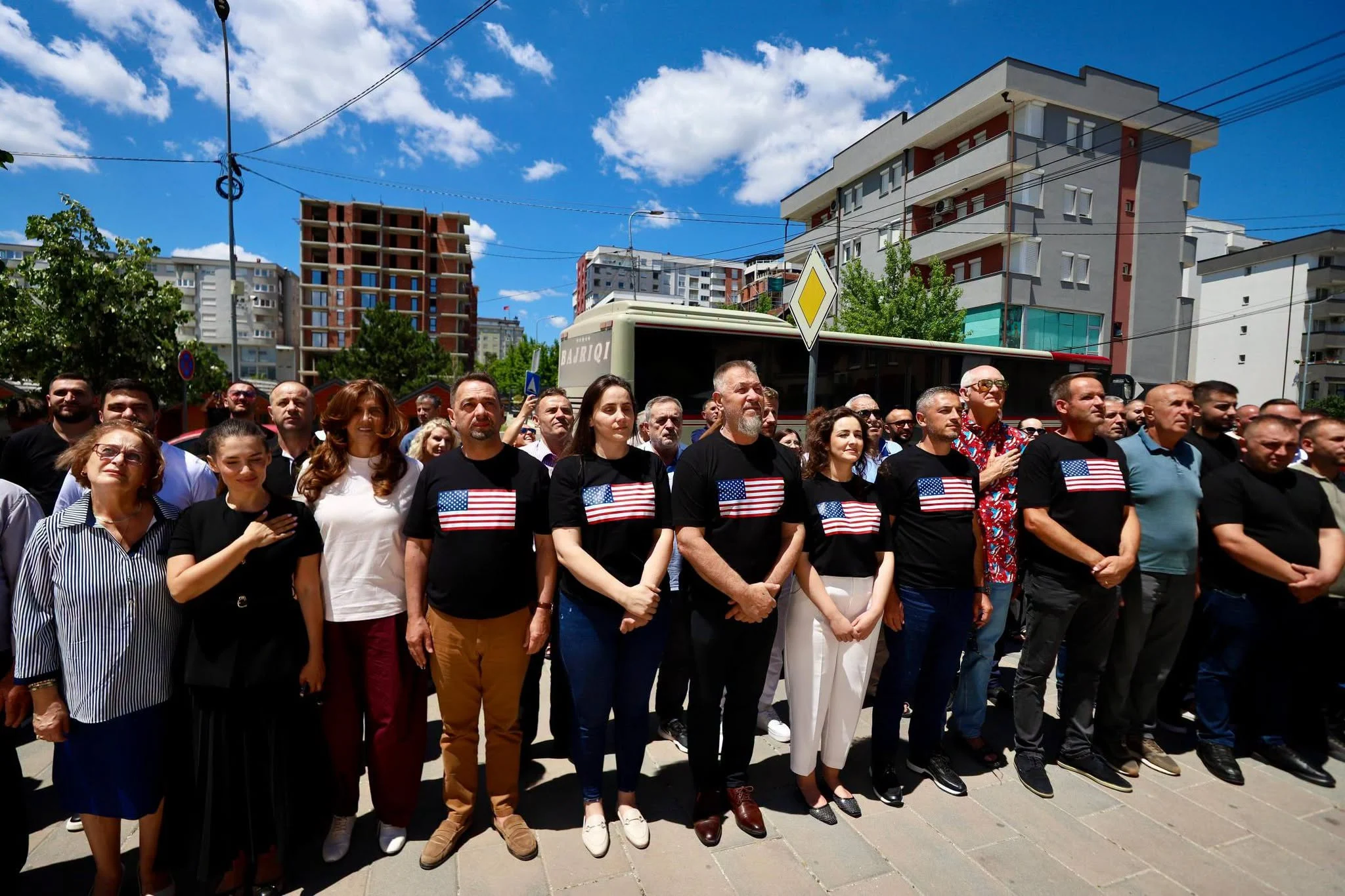 Të veshur me bluza me flamurin amerikan  komuna e Skenderajt shënon 250 vjetorin e pavarësisë së SHBA